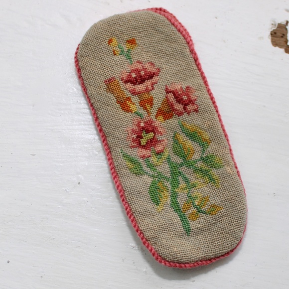 Vintage Accessories - Vintage Handmade Stitch Embroidered Floral Fabric Glasses Case
